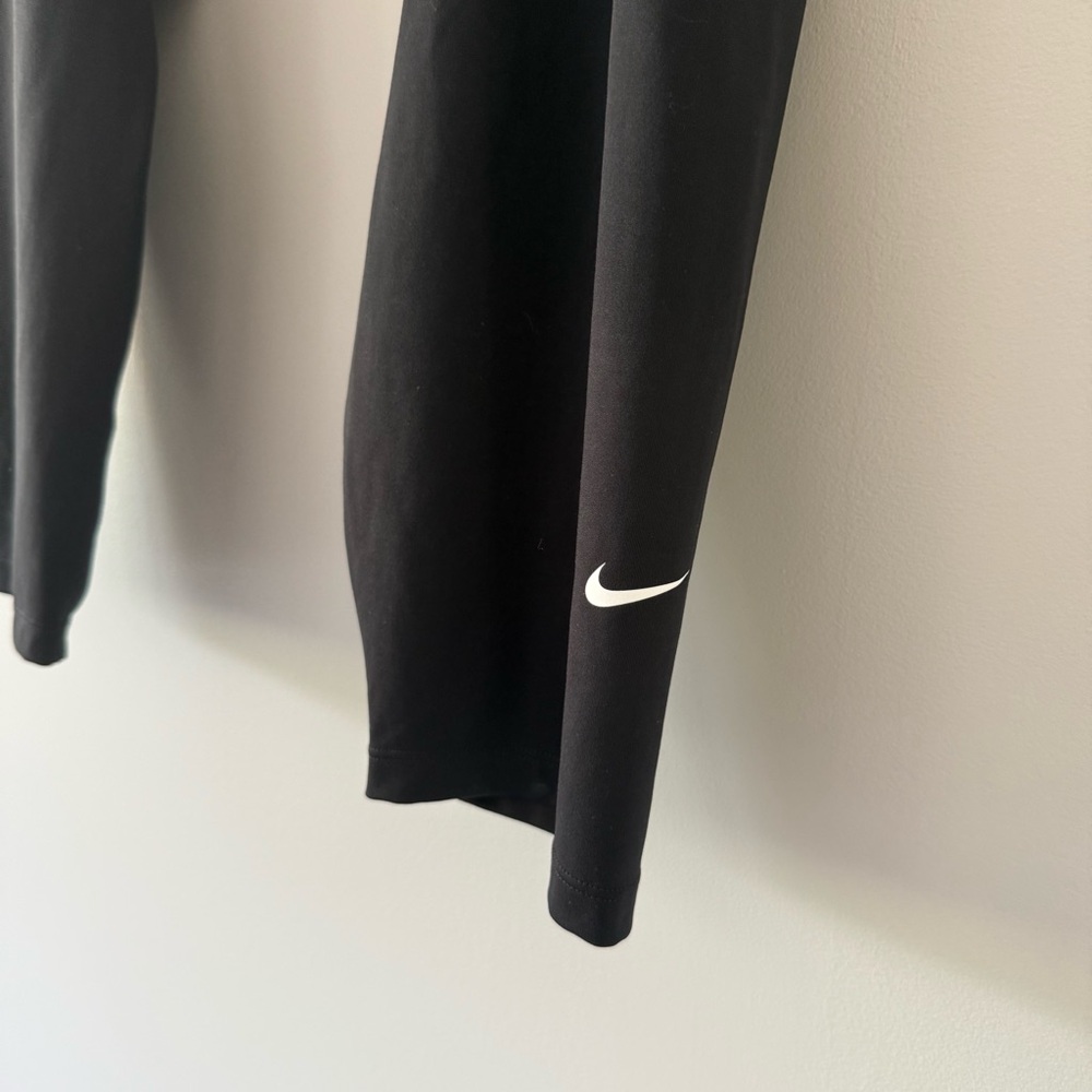 Nike Classic Black Leggings - Picture 2 of 5